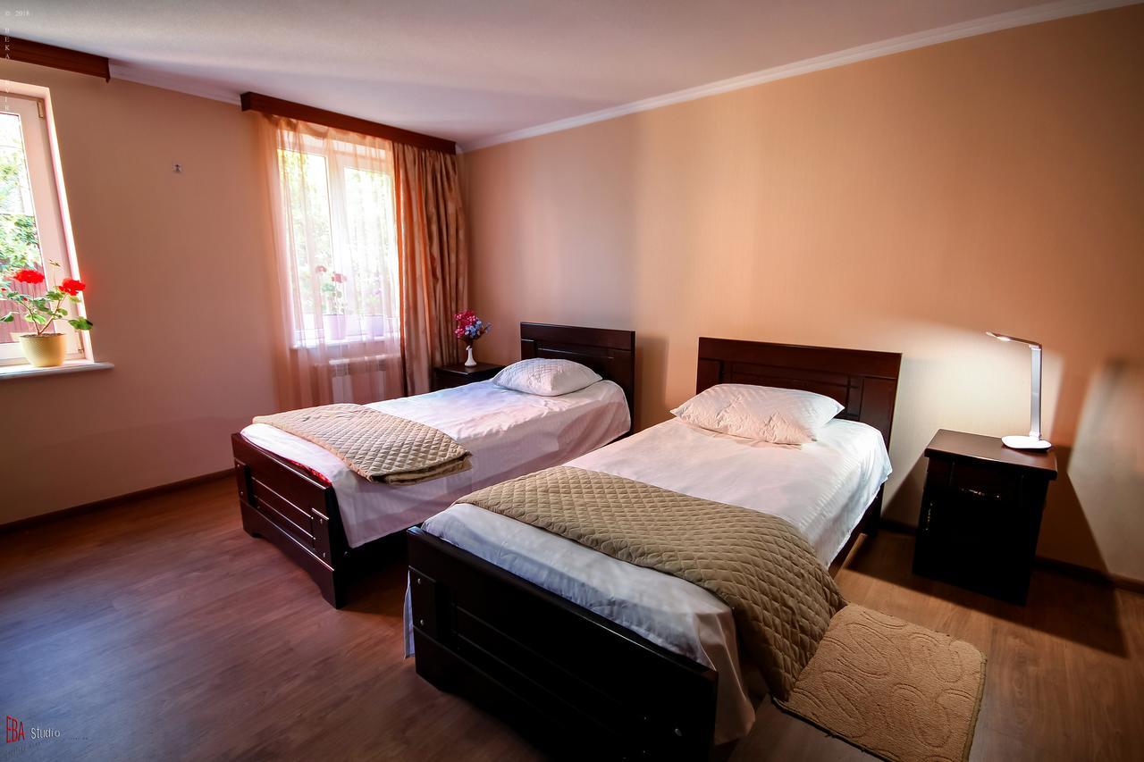 Green Garden Guest House Tskhaltubo Extérieur photo